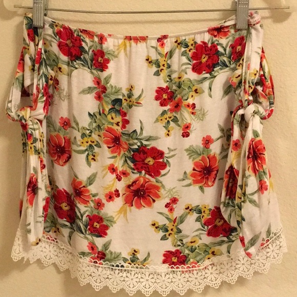 NWOT cold shoulder top size M - Picture 4 of 5